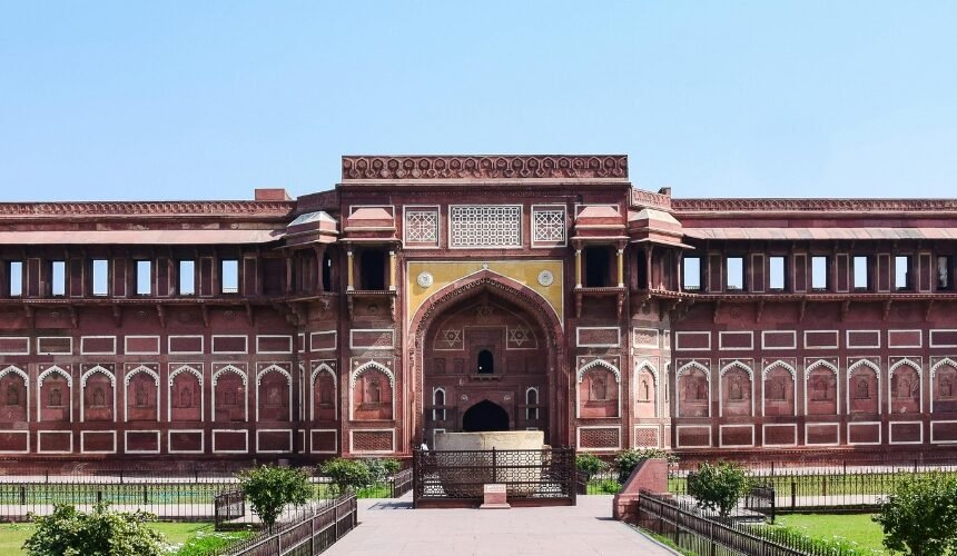 आगरा में घूमने के लिए शीर्ष पर्यटन स्थल